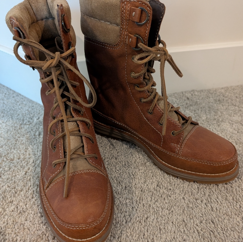Cole Haan Waterproof Lace-up Boots Tan- Size 7.5